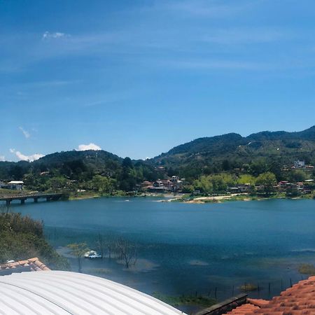 Lake View Hostel Guatapé エクステリア 写真