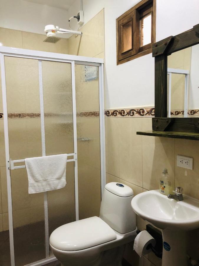 Lake View Hostel Guatapé エクステリア 写真