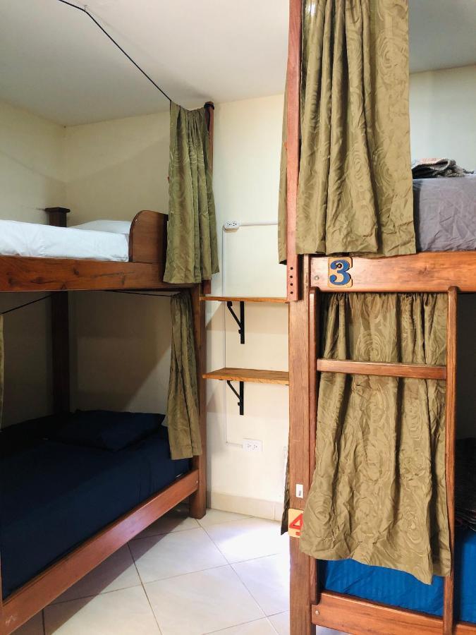 Lake View Hostel Guatapé エクステリア 写真