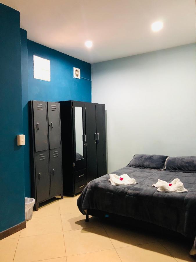 Lake View Hostel Guatapé エクステリア 写真