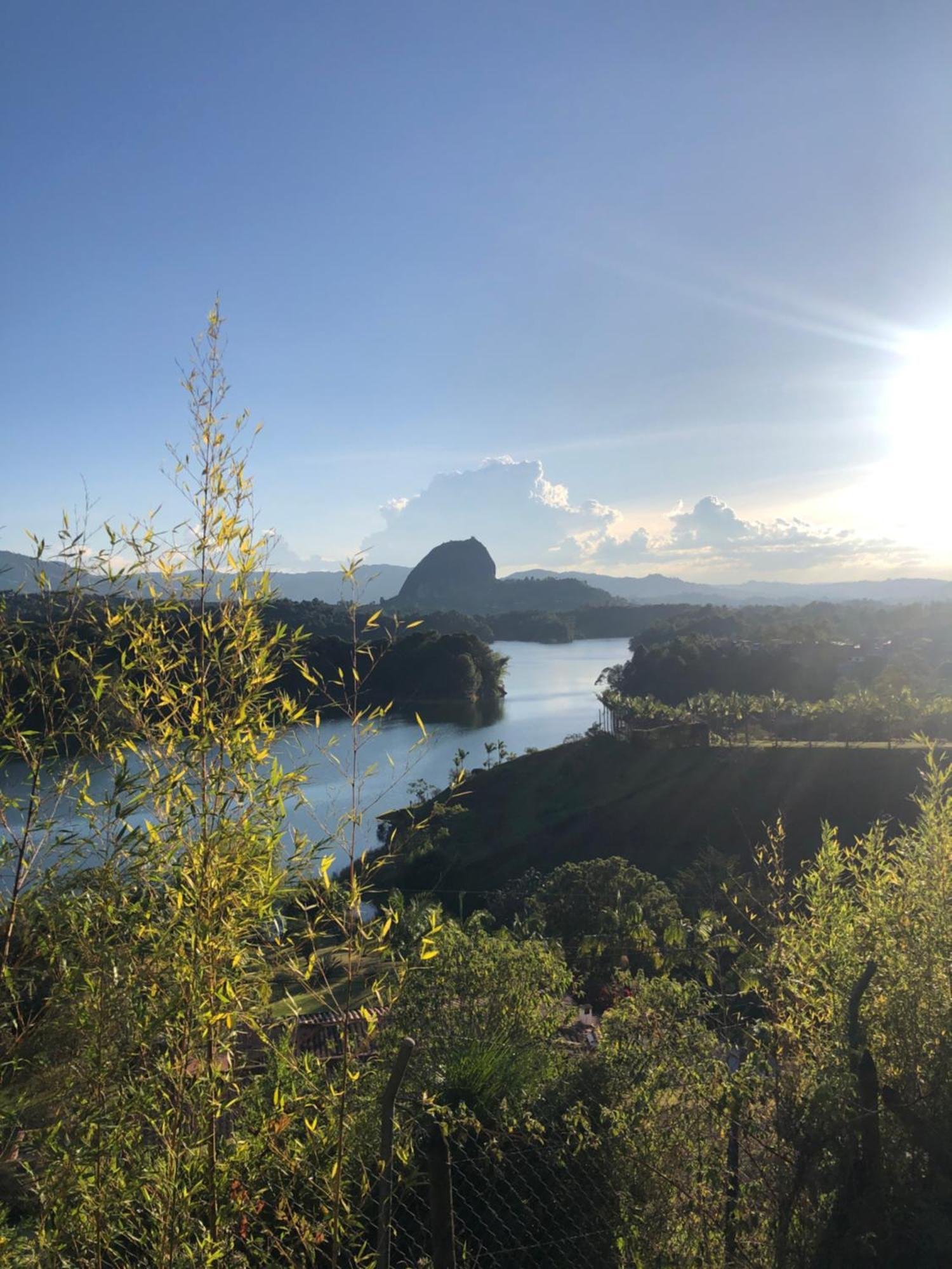 Lake View Hostel Guatapé エクステリア 写真