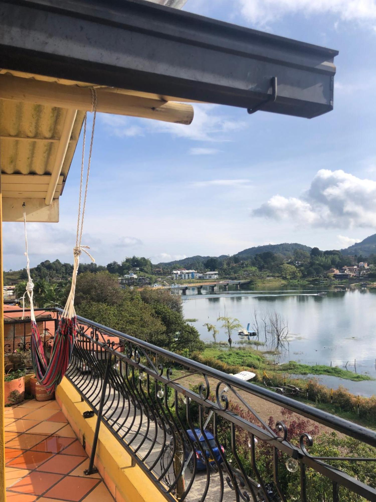 Lake View Hostel Guatapé エクステリア 写真