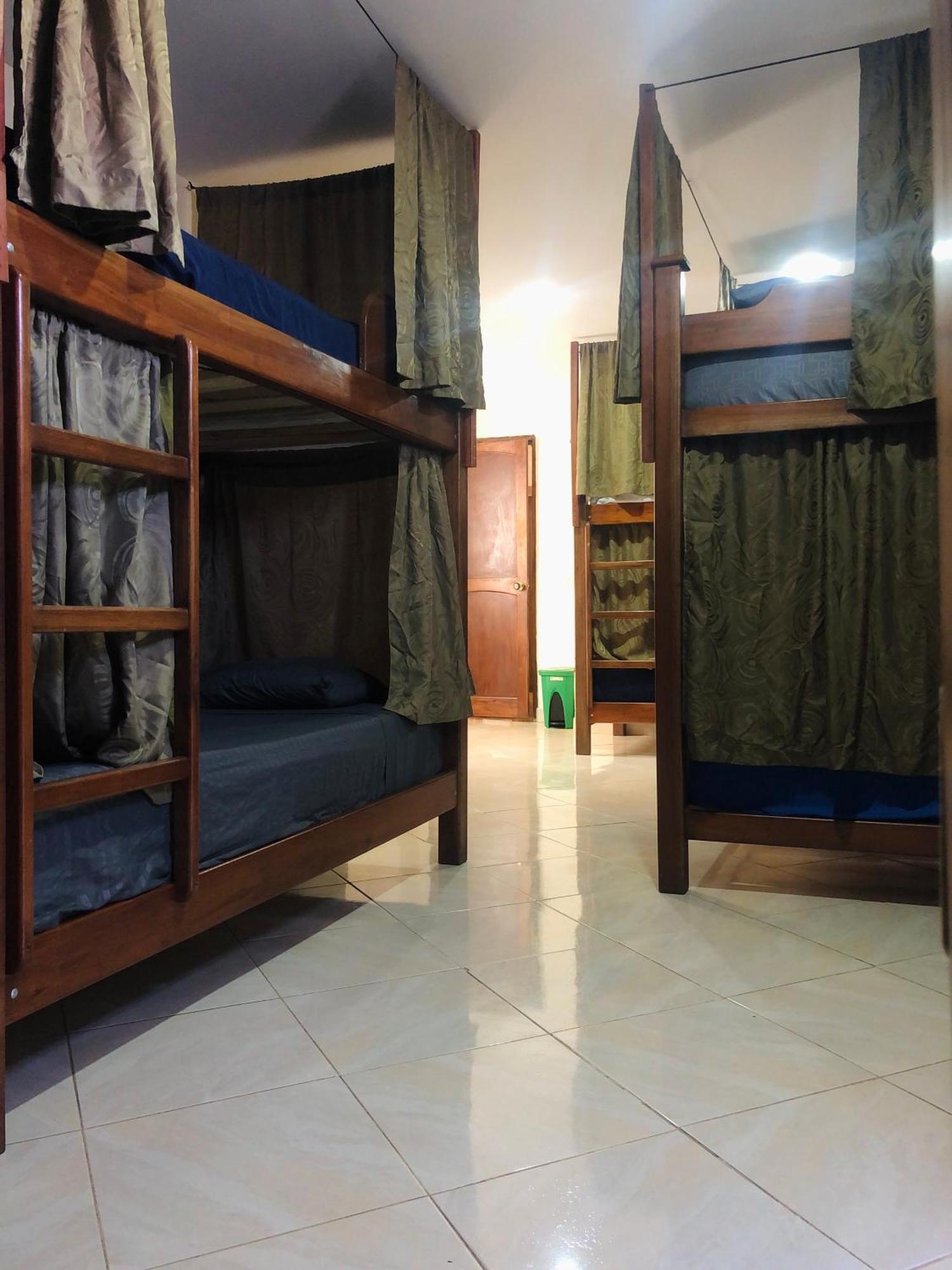 Lake View Hostel Guatapé エクステリア 写真