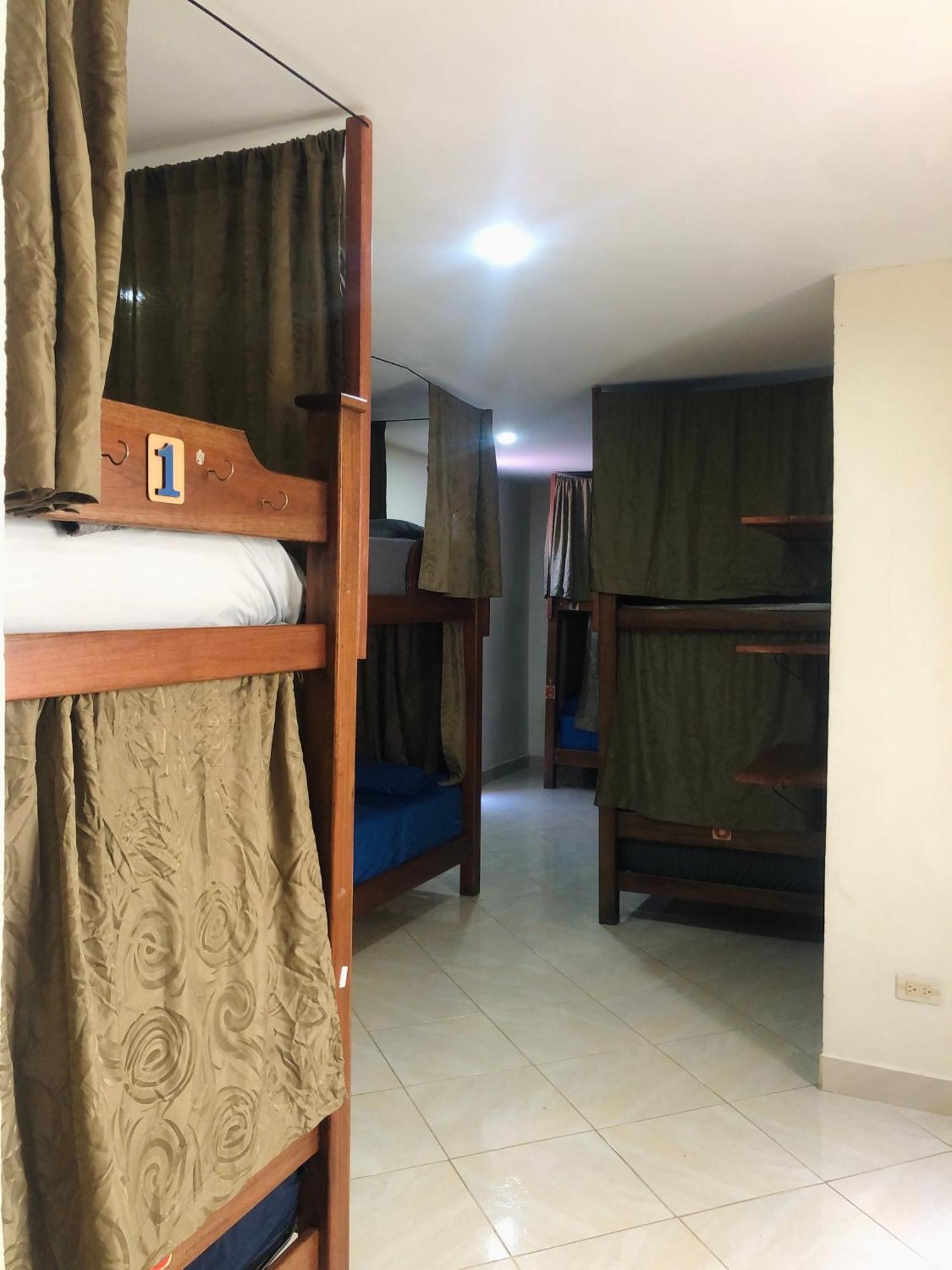 Lake View Hostel Guatapé エクステリア 写真