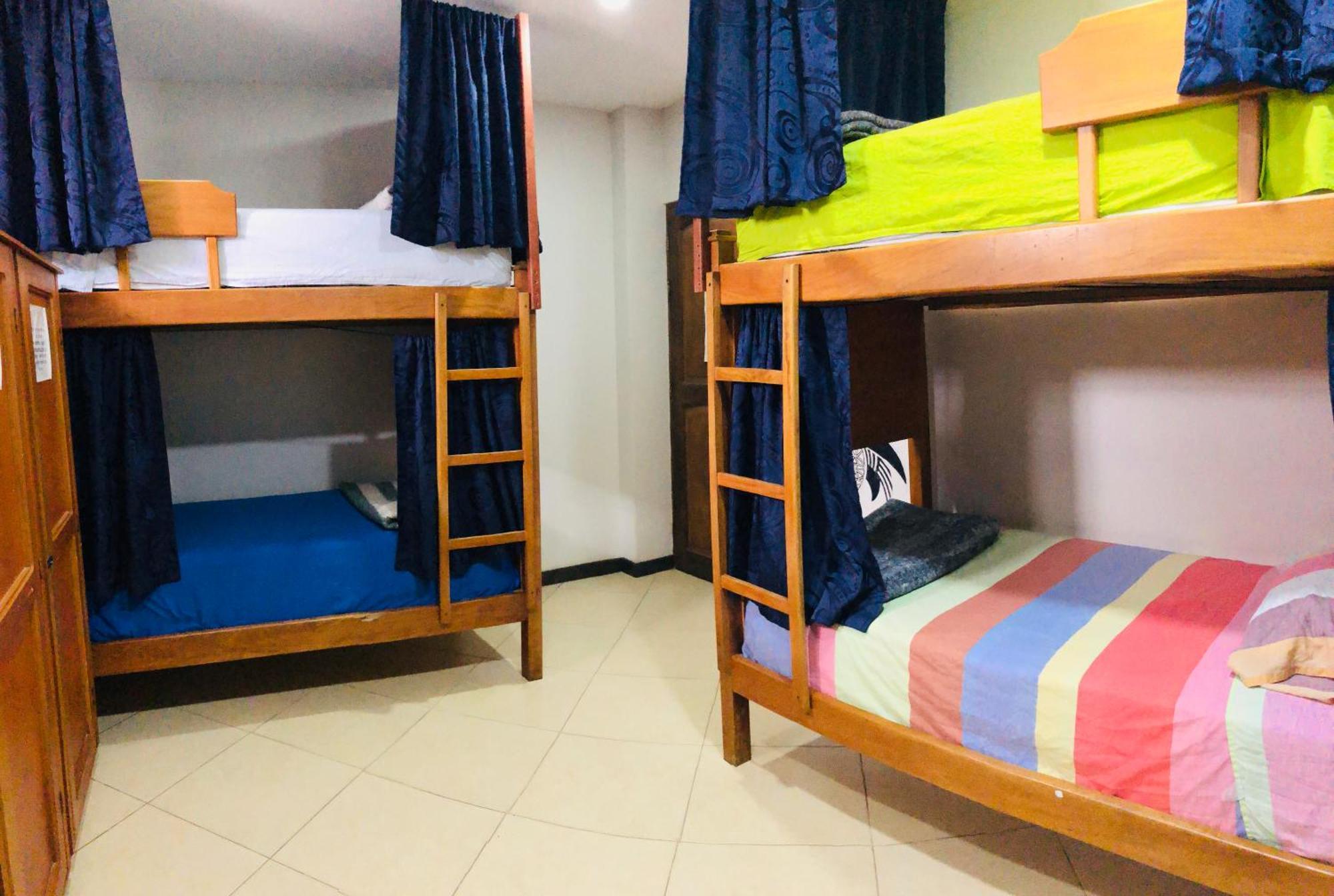 Lake View Hostel Guatapé エクステリア 写真