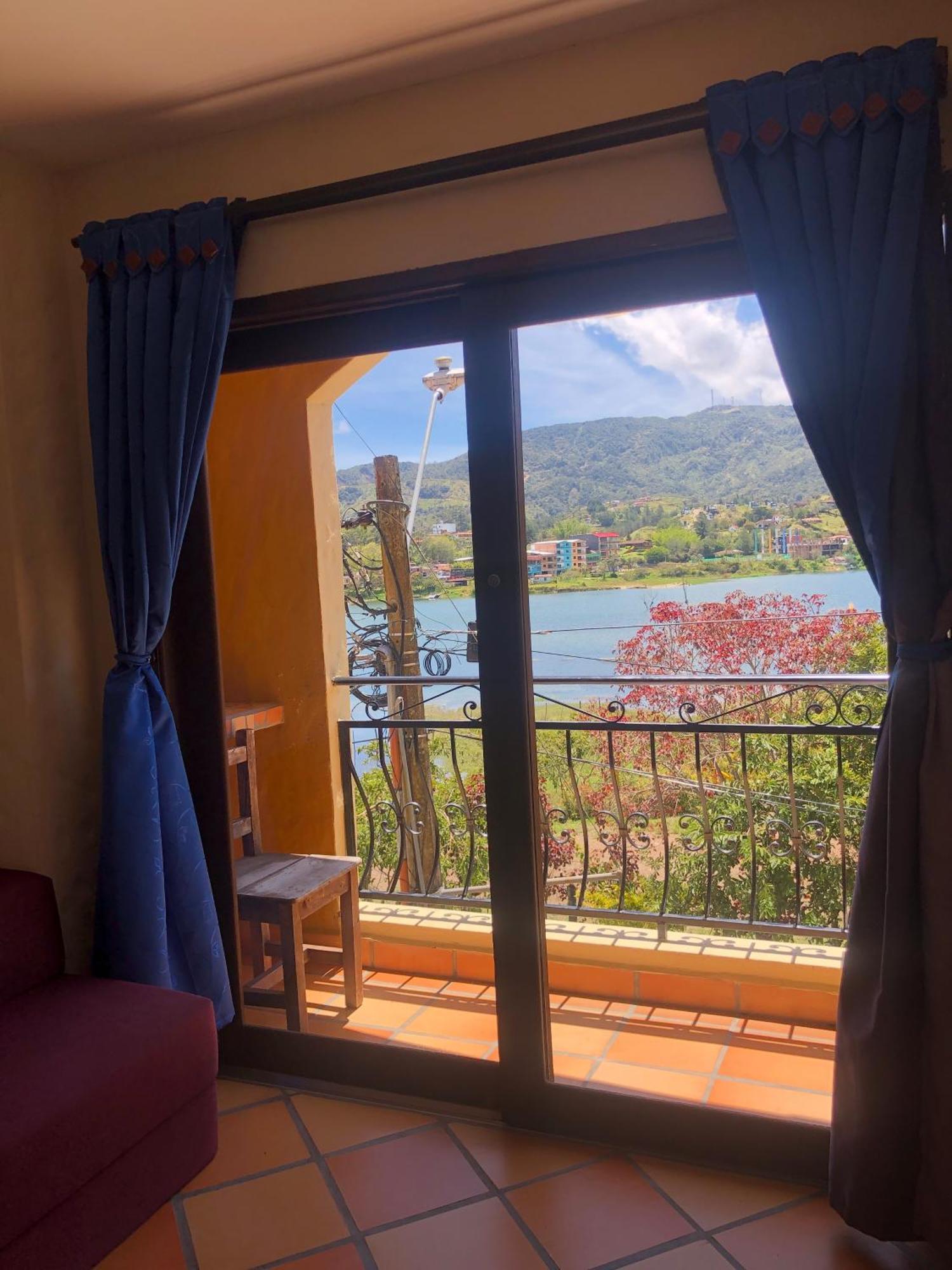 Lake View Hostel Guatapé エクステリア 写真