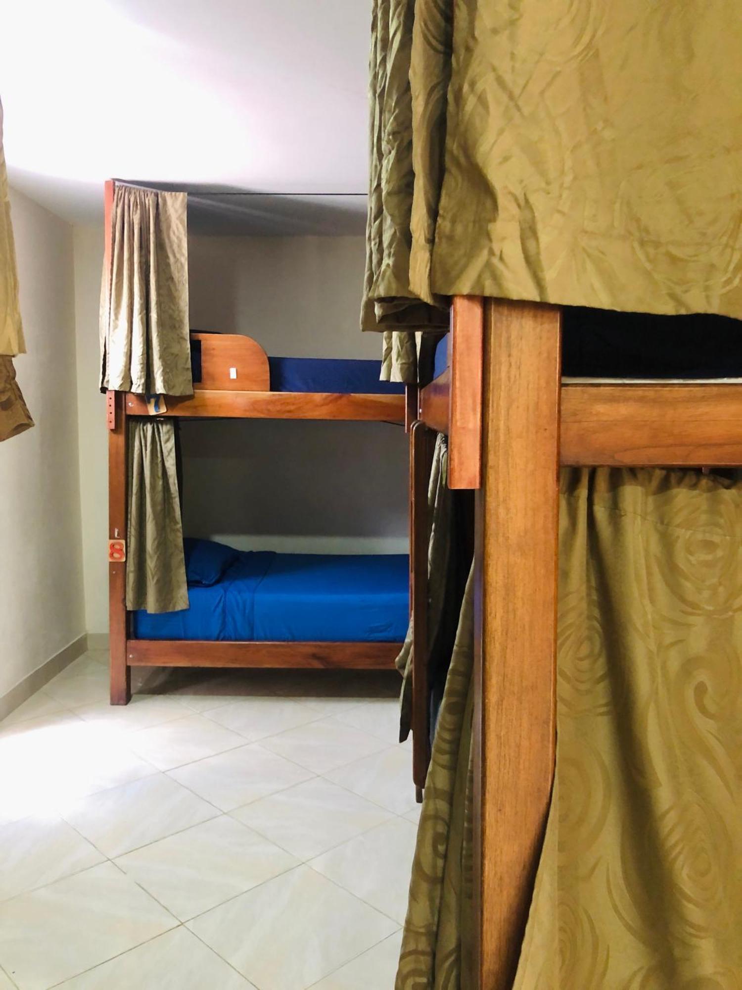Lake View Hostel Guatapé エクステリア 写真